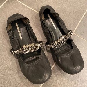 Vera wang lavender crystal embellished strap flats